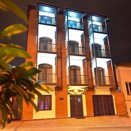 Granada Hotel And Restaurant Tbilisi Exterior foto