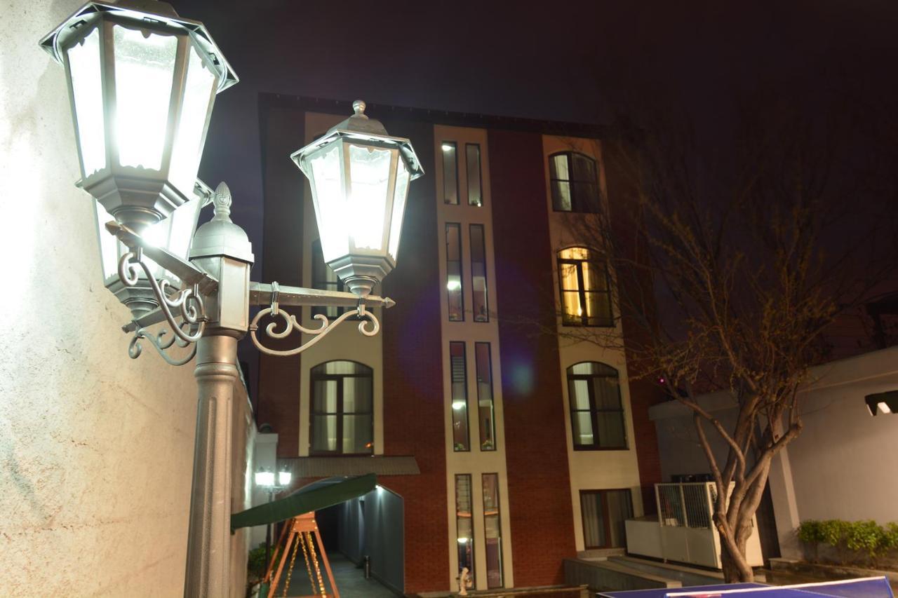 Granada Hotel And Restaurant Tbilisi Exterior foto